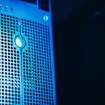 Illustration de composants de datacenter Nvidia et d'unités de calcul spécialisées orchestrant des flux de données IA.