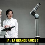 Une main humaine tenant une puce électronique tandis qu'un algorithme de sécurité IA est projeté en arrière-plan