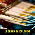 Un espace de travail moderne avec des écrans affichant du code et des graphiques de données